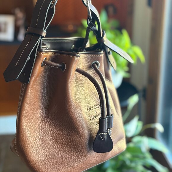 Classic Dooney & Bourke Handbag-pristine condition - Picture 1 of 16